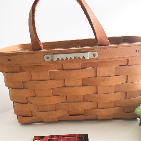 Longaberger 1999 Medium Key Basket - Picture 3 of 6